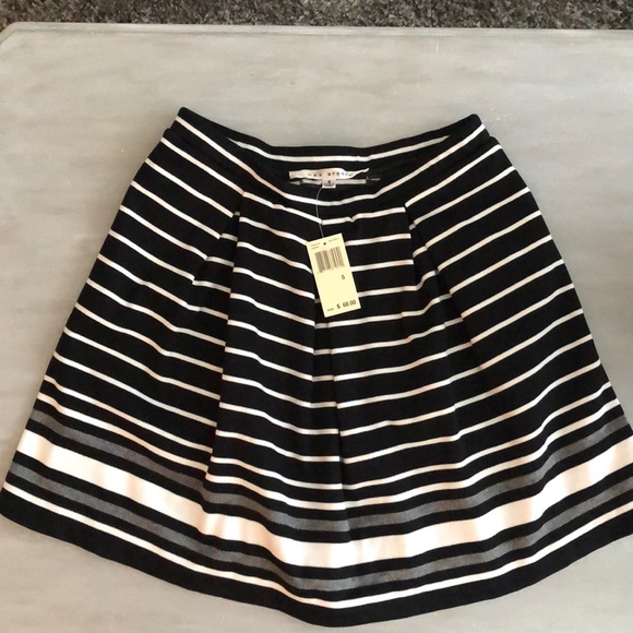 Brand new small Max Studio skirt - Picture 1 of 2